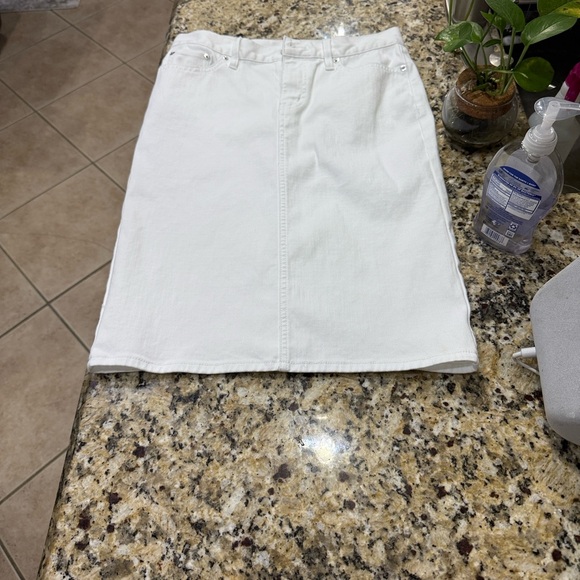 Ralph Lauren Classic White Denim Skirt - Picture 6 of 6